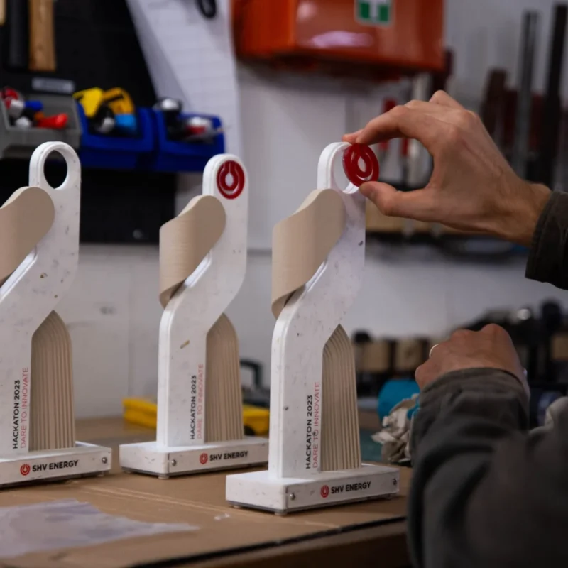 Personalized awards: The Unique Touch of Customization at Upstream Trophies