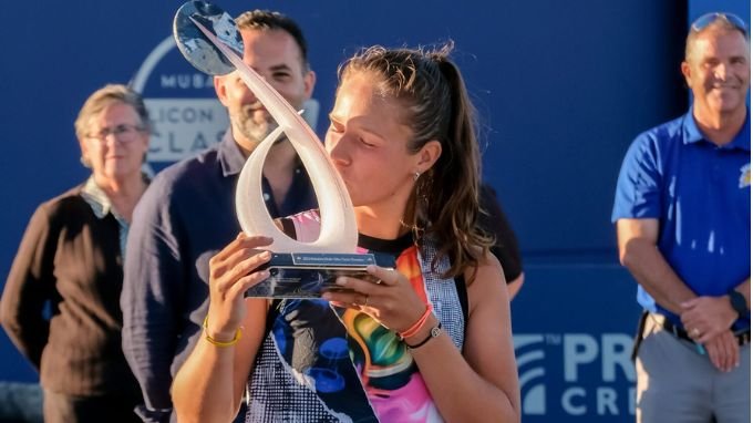 Top 5 advantages of customised trophies and awards in professional sports 2 Customised trophies and awards