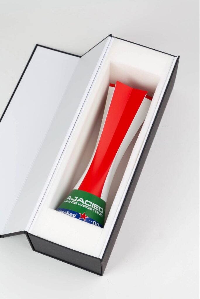 Jouw perfecte trofee: een award op maat laten maken voor een jubileum van je collega 7 IMG 1432 1