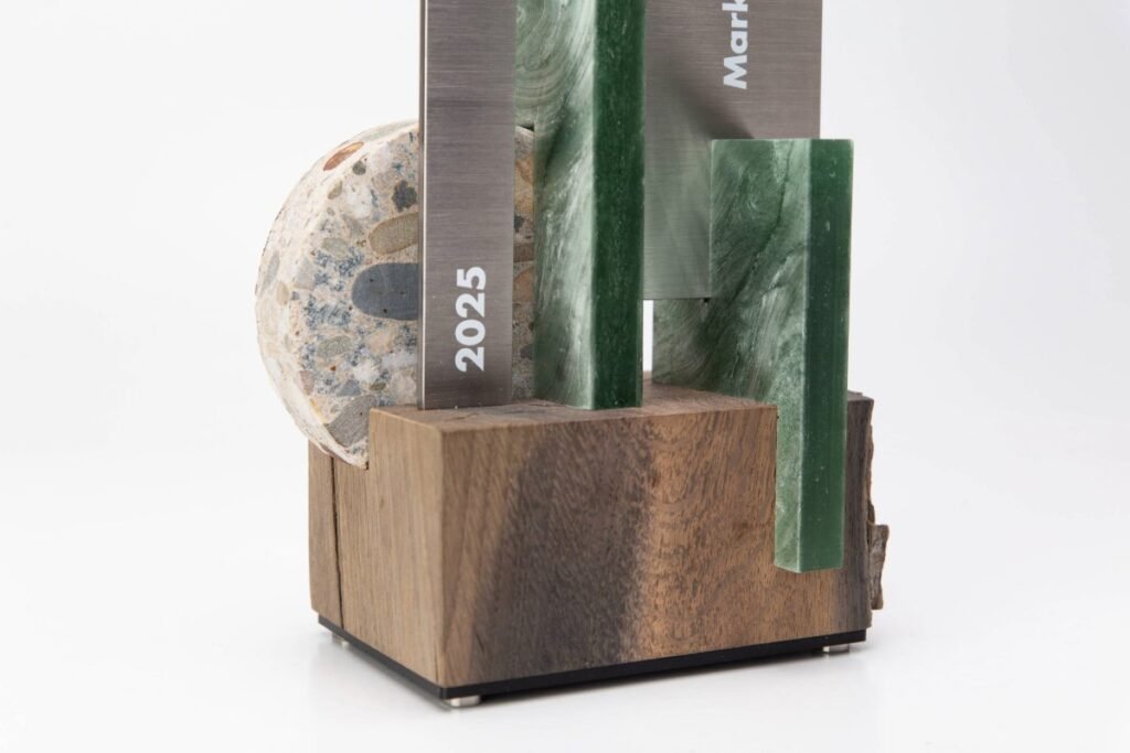 Persoonlijke trofee laten maken? Award op maat laten maken met ontwerp tips 5 IMG 2226 1