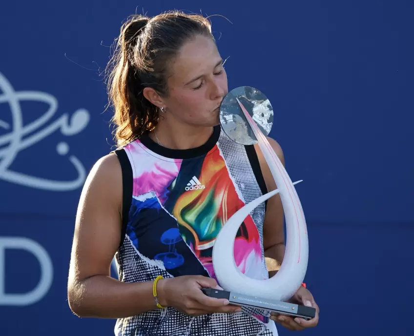 Tijd voor een trofee revolutie! Weg met de standaard bekers, awards & sportprijzen 2 silicon valley classic daria kasatkina s finally a titleholder in san jose