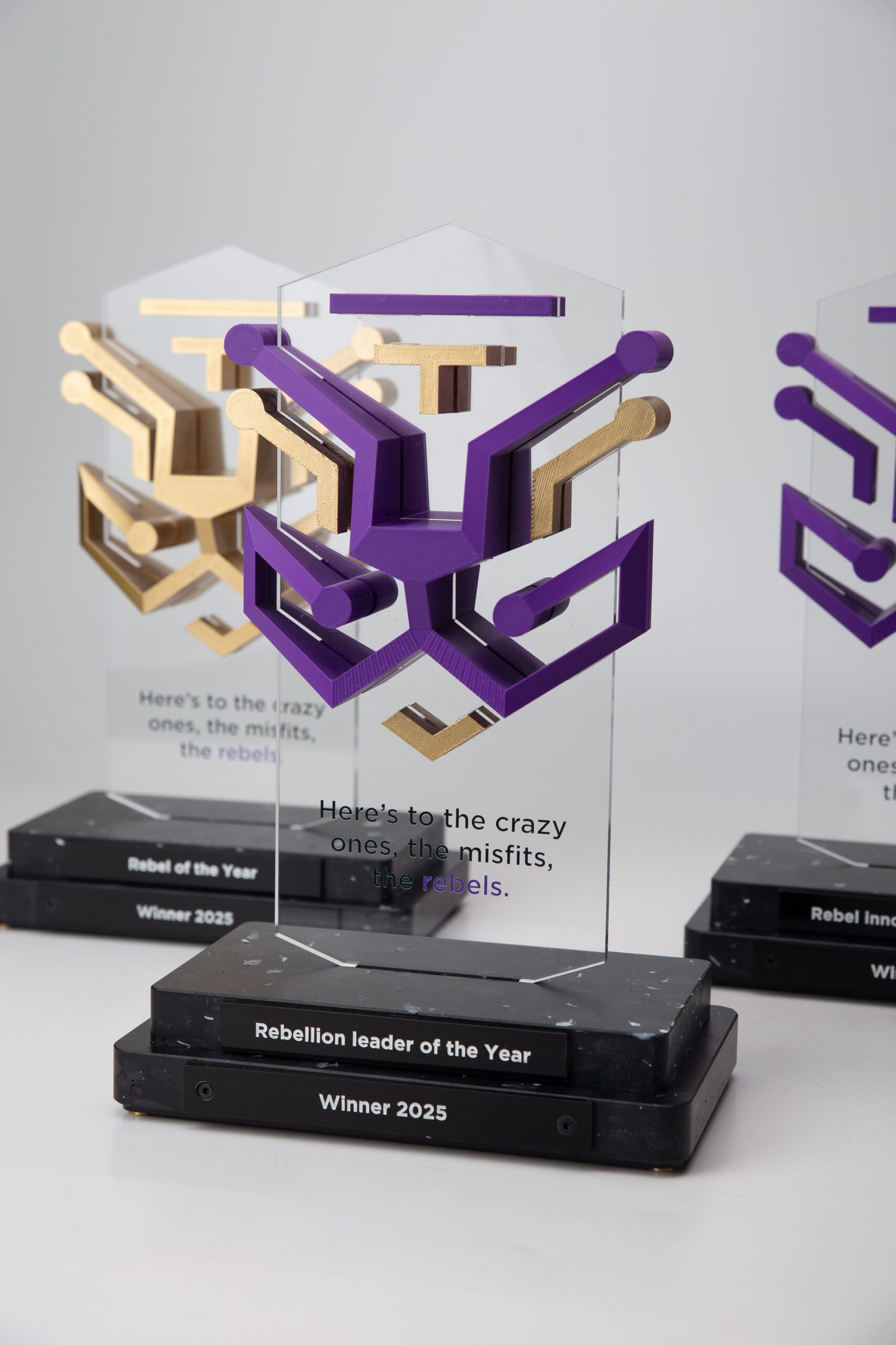 Event trofee-ideeën: waar vind je ontwerp inspiratie voor je prijzen Technologie- en AI-trofee-ideeën