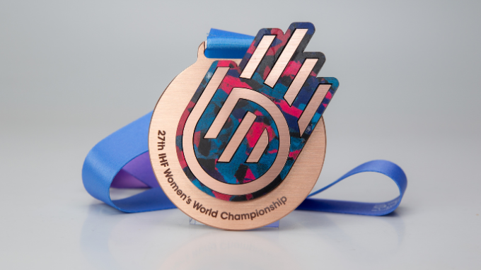 Gegraveerde evenementenbekers met logo-branding en personalisatie 4 Lasergraveren op metalen bekers