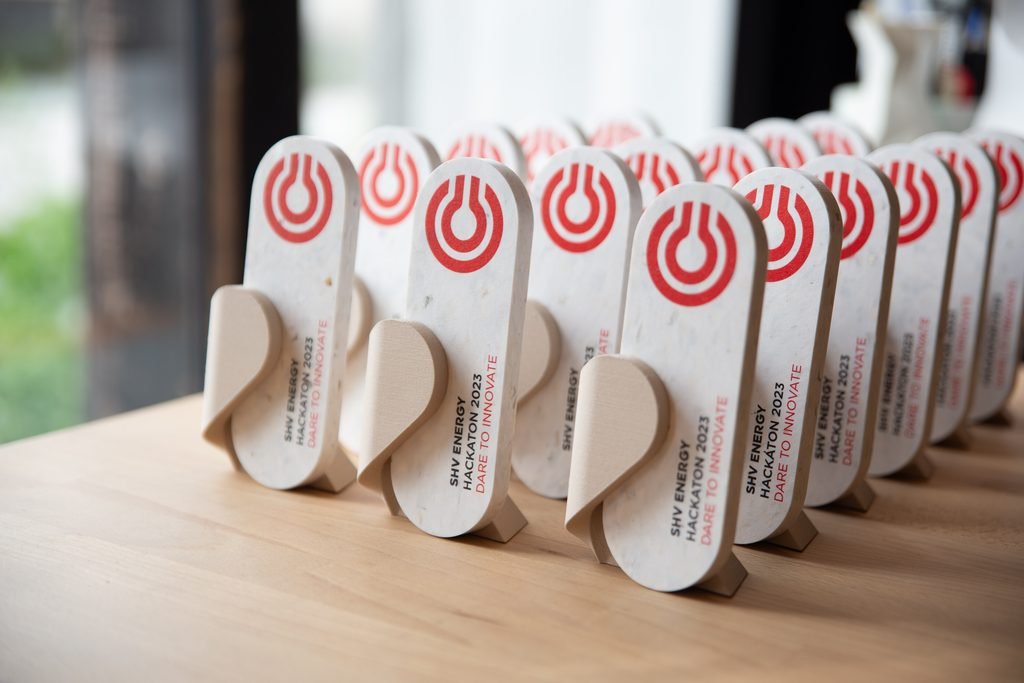 Is it too late to order a trophy? Your quick trophy options when time is tight 2 Quick trophies